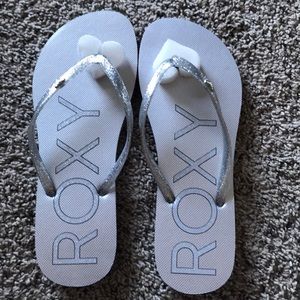 Roxy Silver Flip Flops Size L